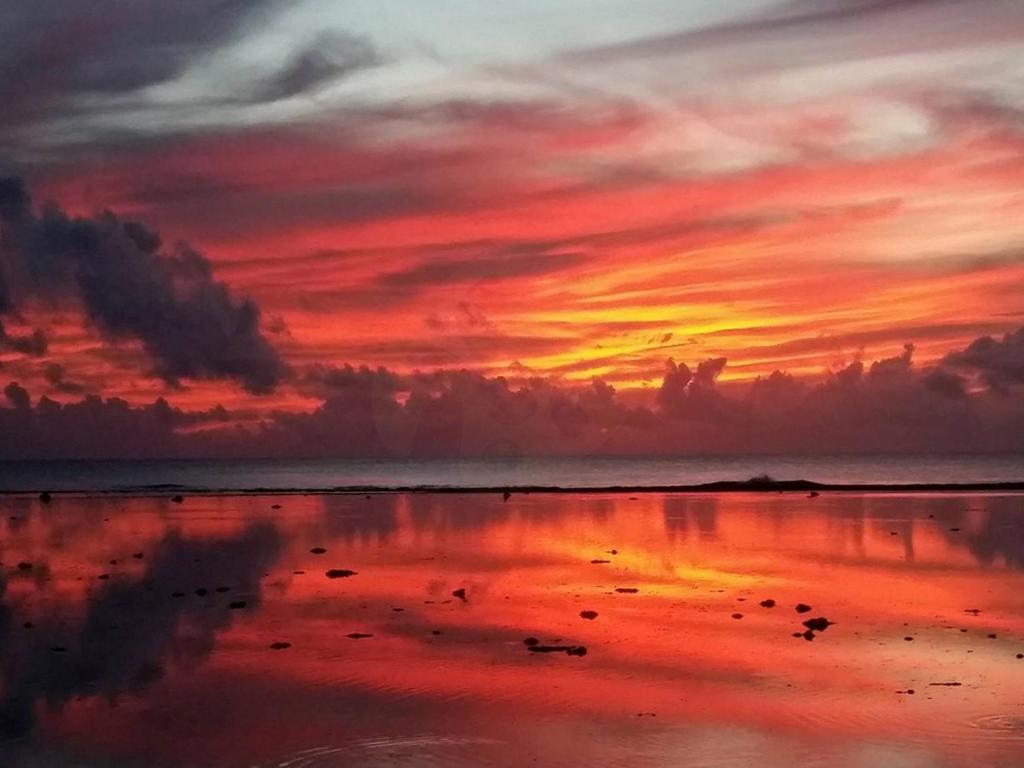 Sunset Palms Rarotonga Hotel Bagian luar foto